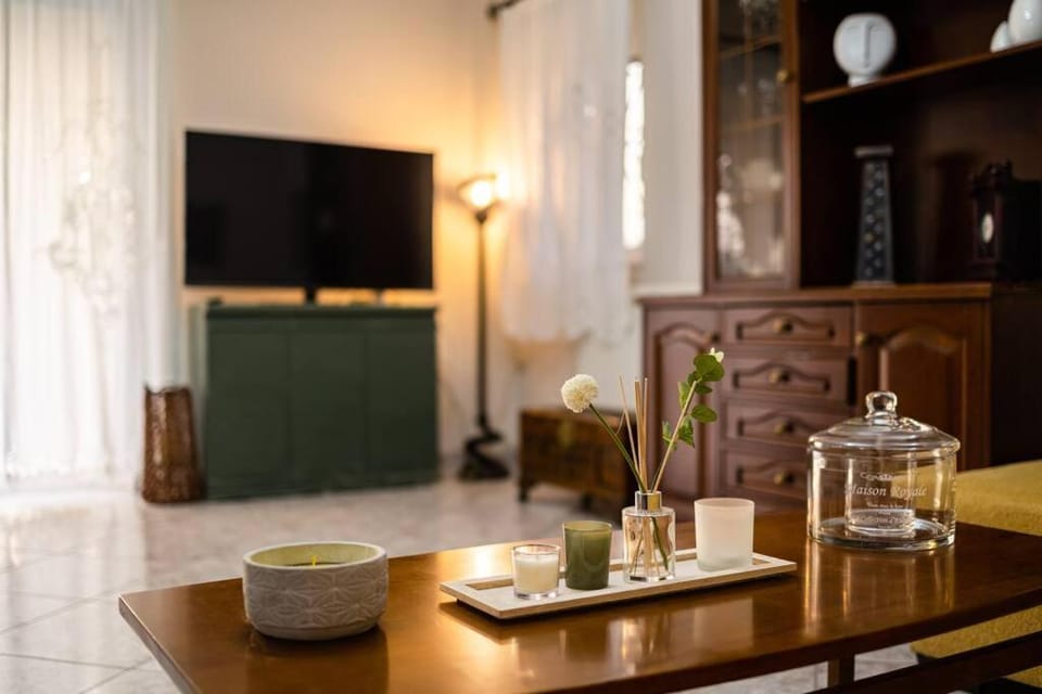 TV and multimedia, Kitchen or kitchenette, Food and drinks, Drinks
