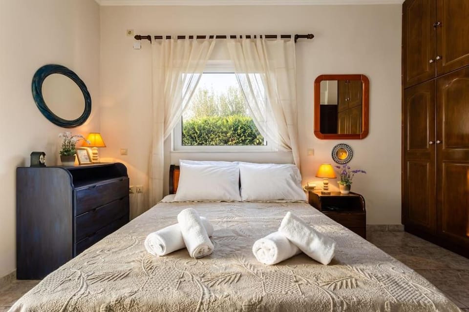Bed, Photo of the whole room, Bedroom, towels, wardrobe