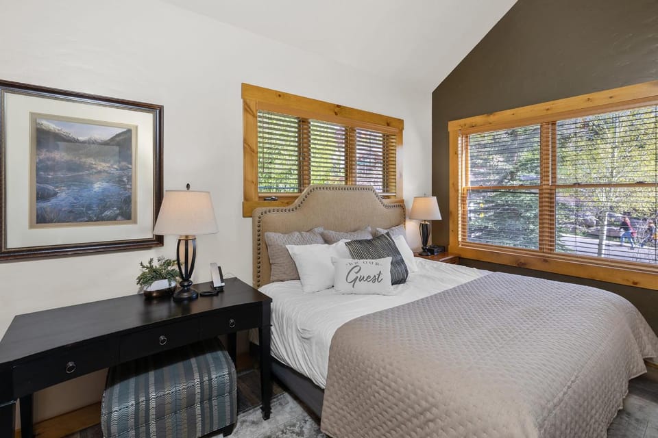 2BR Mountain Lodge Luxury Skiin out Best Amenities House in Telluride