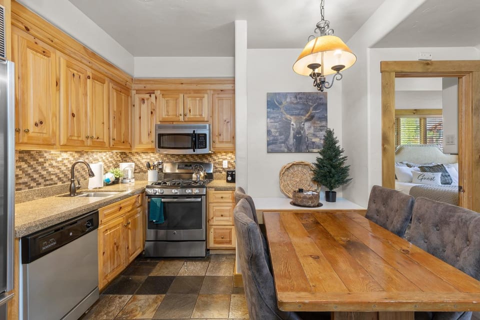 2BR Mountain Lodge Luxury Skiin out Best Amenities House in Telluride