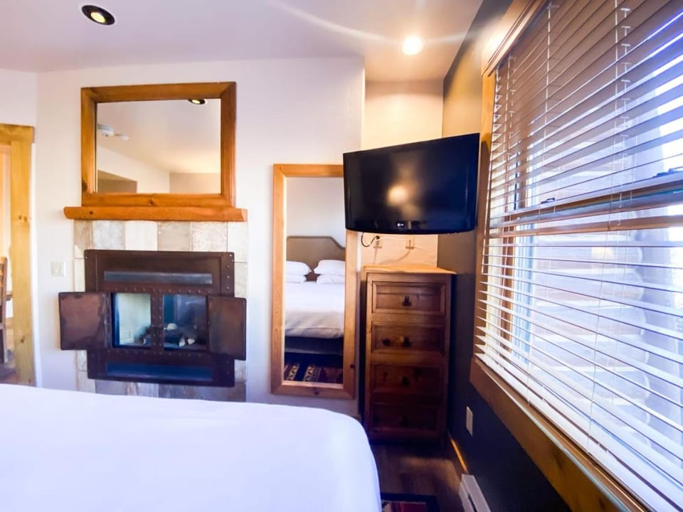 Have It All Ski in out Affordable Too Apartment in Telluride