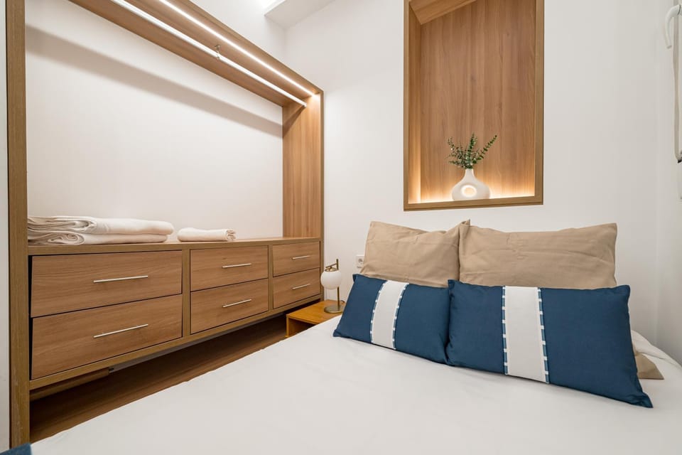 Bedroom, wardrobe