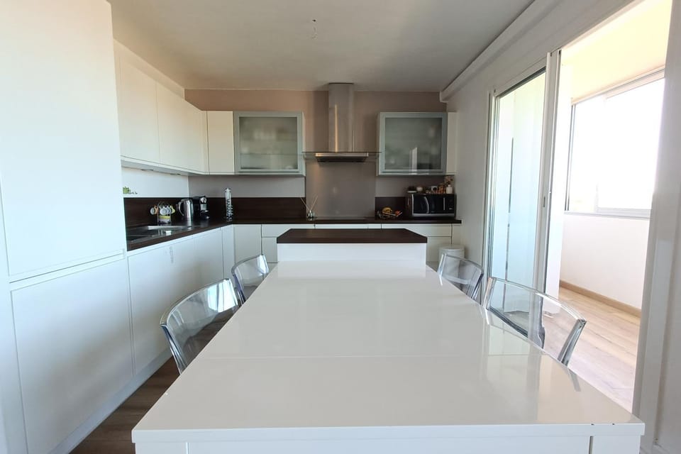 Spacious and bright cocoon near the sea Apartment in French Riviera