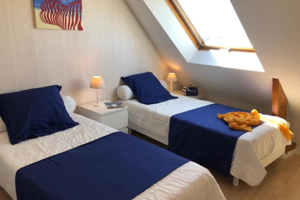 Bright and quiet nest with terrace near beaches Apartment in St-Malo