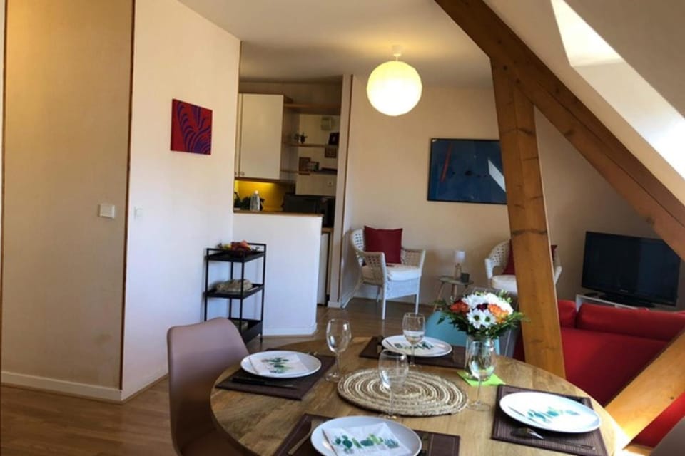 Bright and quiet nest with terrace near beaches Apartment in St-Malo