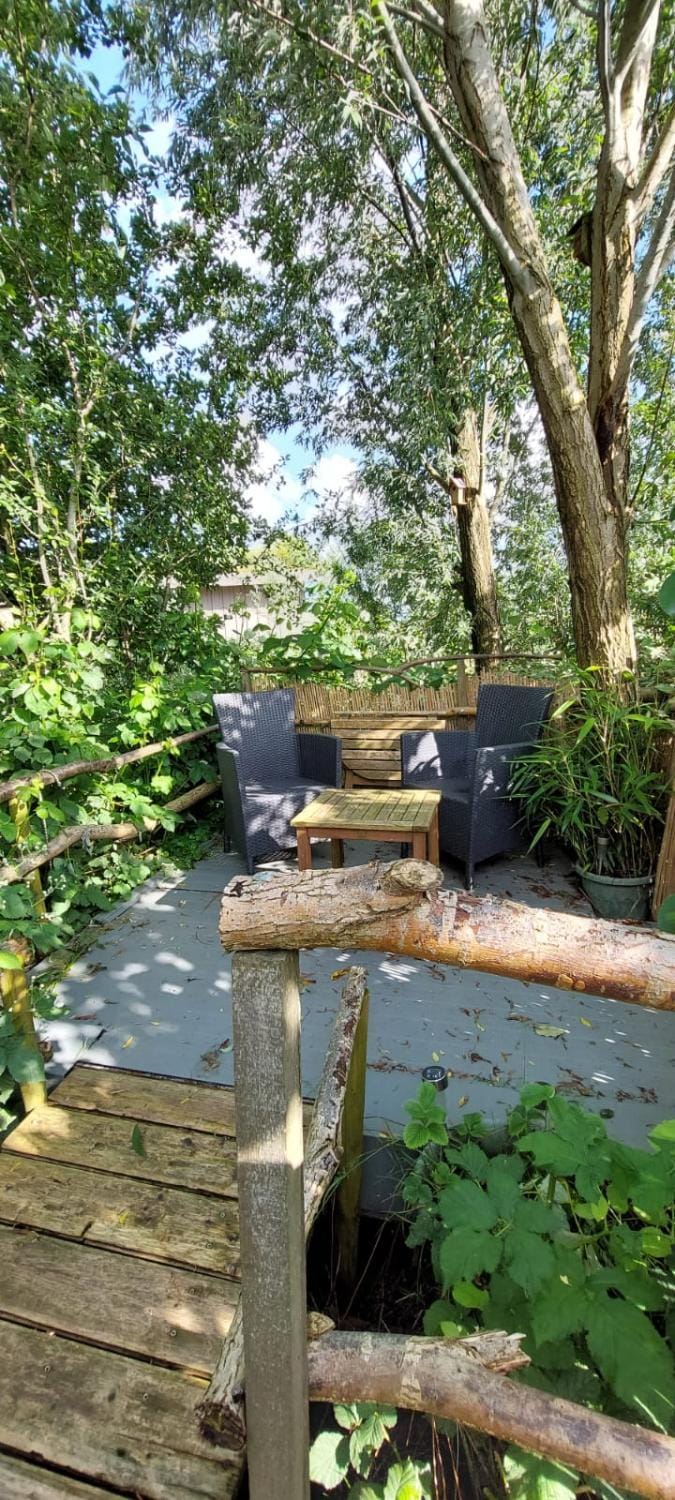 Tuinhuisje in het groen Bed and Breakfast in Zeewolde