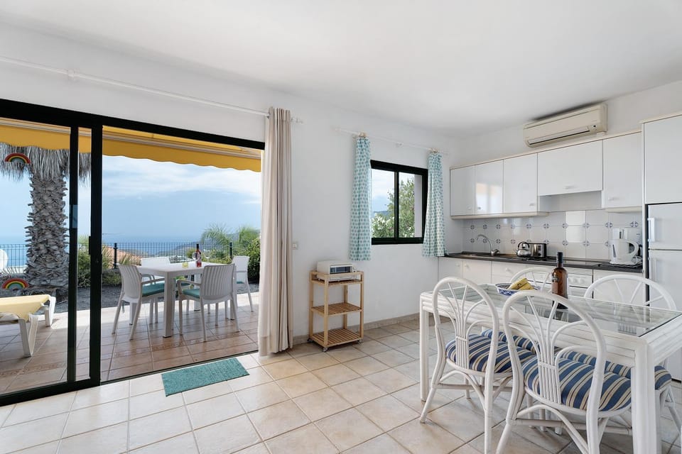 Property building, Kitchen or kitchenette, Living room