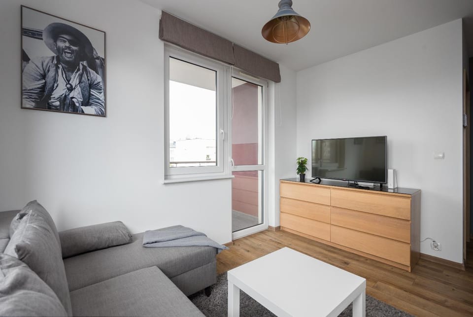 TV and multimedia, Living room, Seating area, Evening entertainment