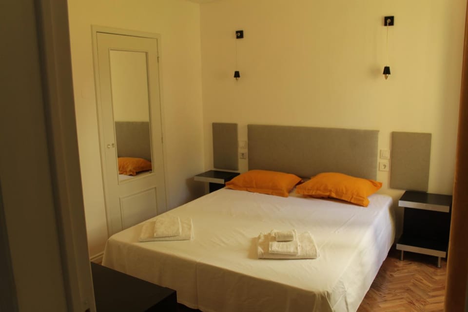 Bed, Photo of the whole room, Bedroom, towels, wardrobe