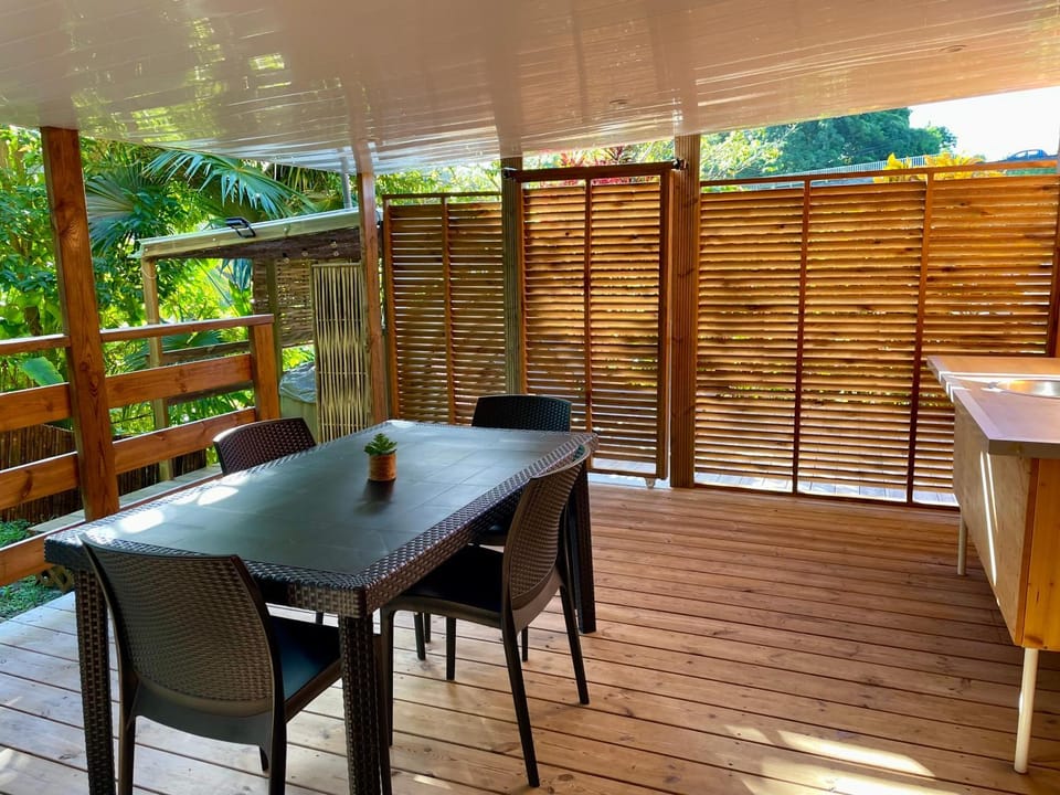 Patio, Dining area