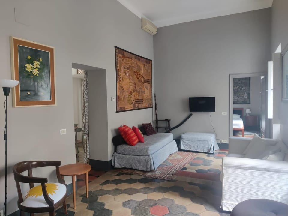TV and multimedia, Living room, Seating area, air conditioner