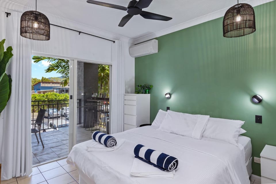 Bed, Photo of the whole room, Bedroom, fireplace