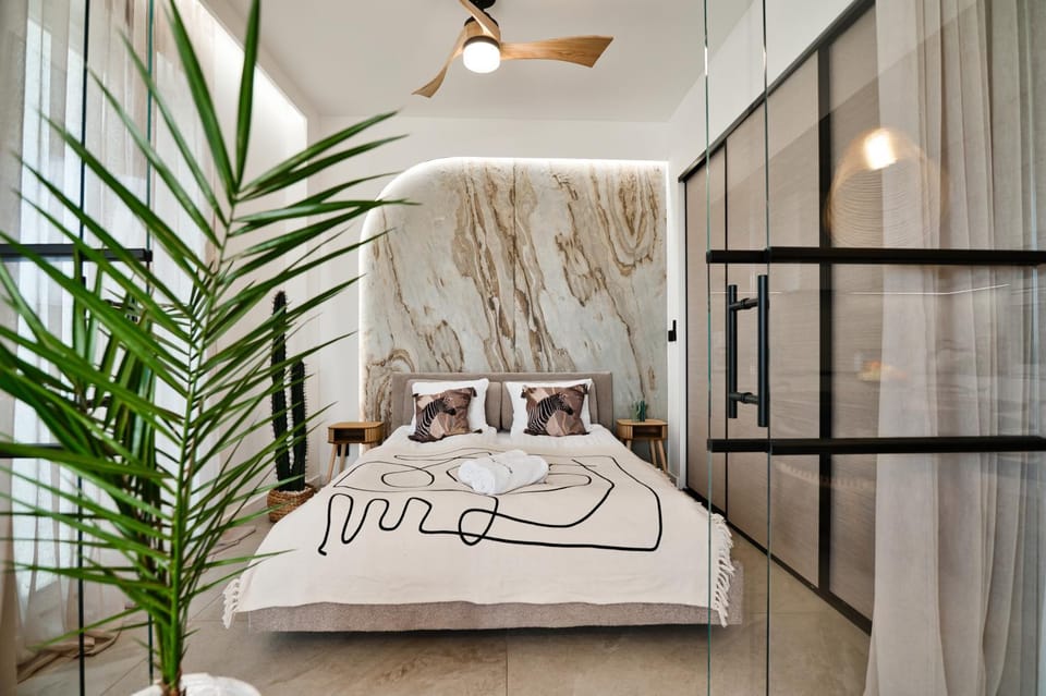 Bed, Photo of the whole room, Bedroom, towels