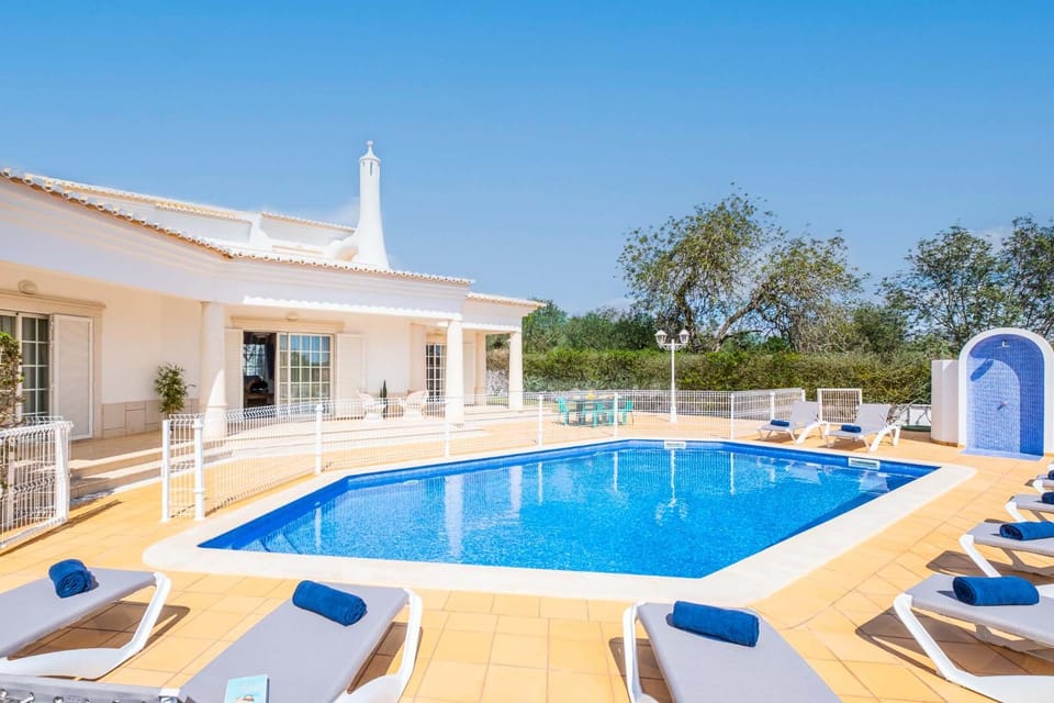 Pool view, Swimming pool, sunbed