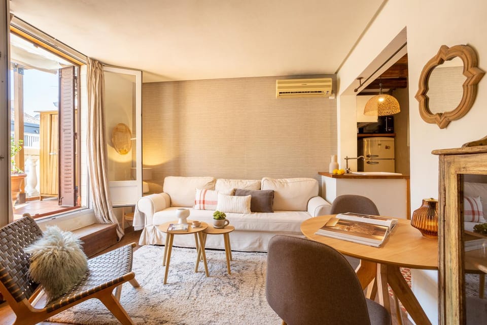 Apartamento con terraza junto a Sol Apartment in Centro