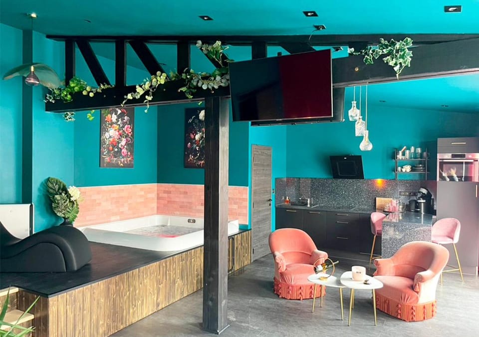 Hot Tub, Living room, kitchen