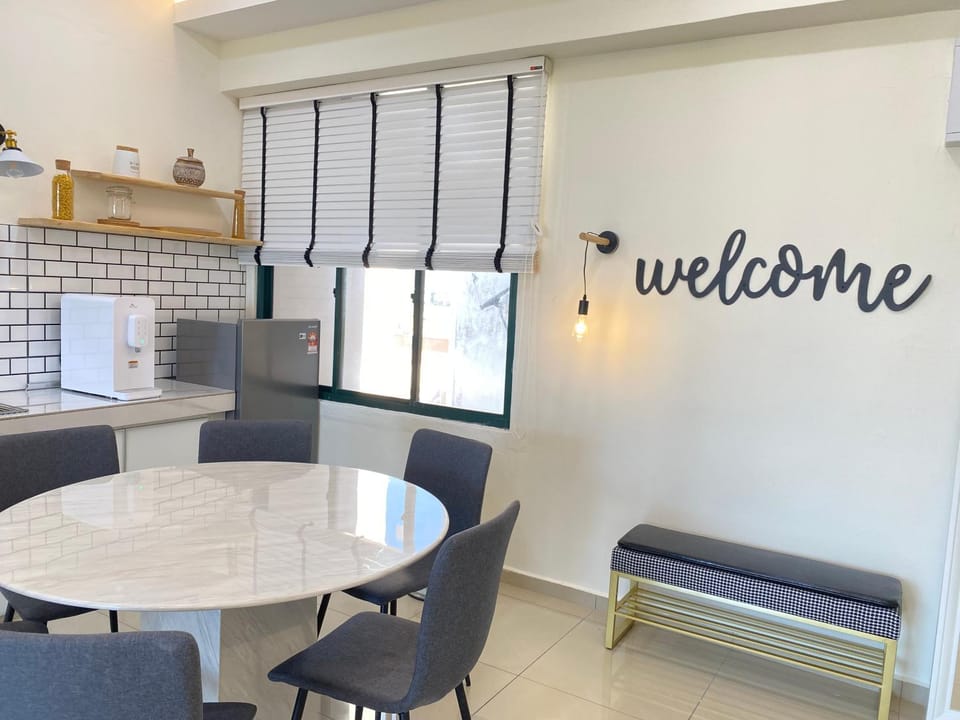 Gracious ~ Walking Distance to SEE, SHOP and EAT Apartment in Malacca