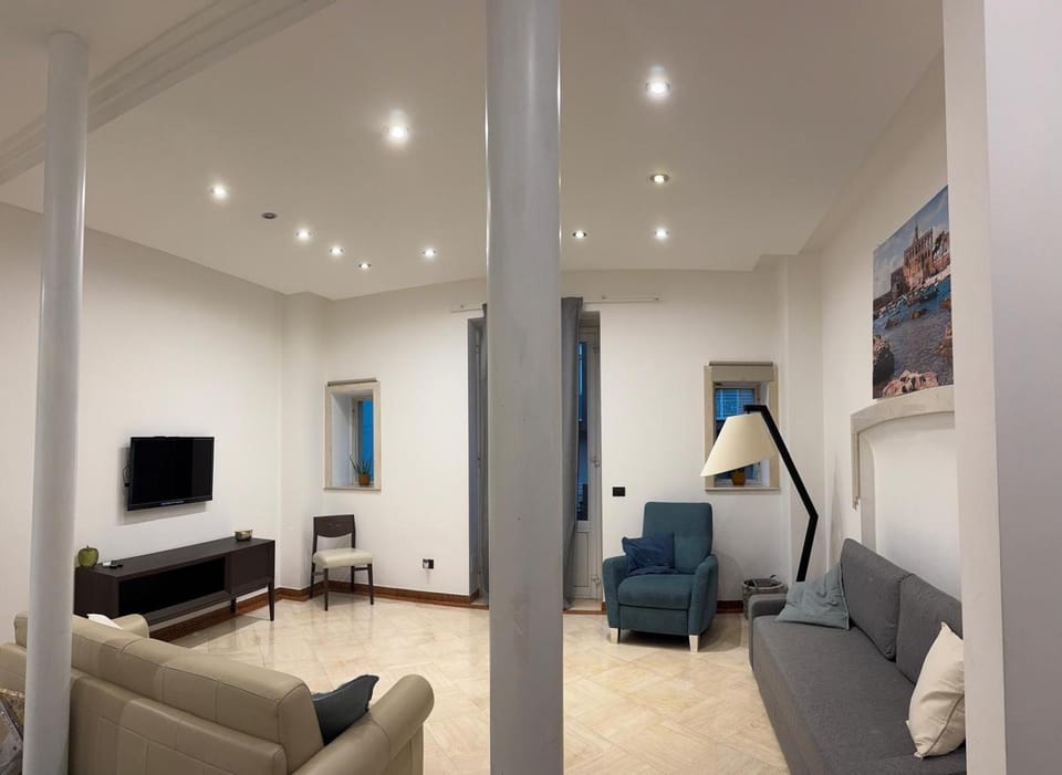 Communal lounge/ TV room
