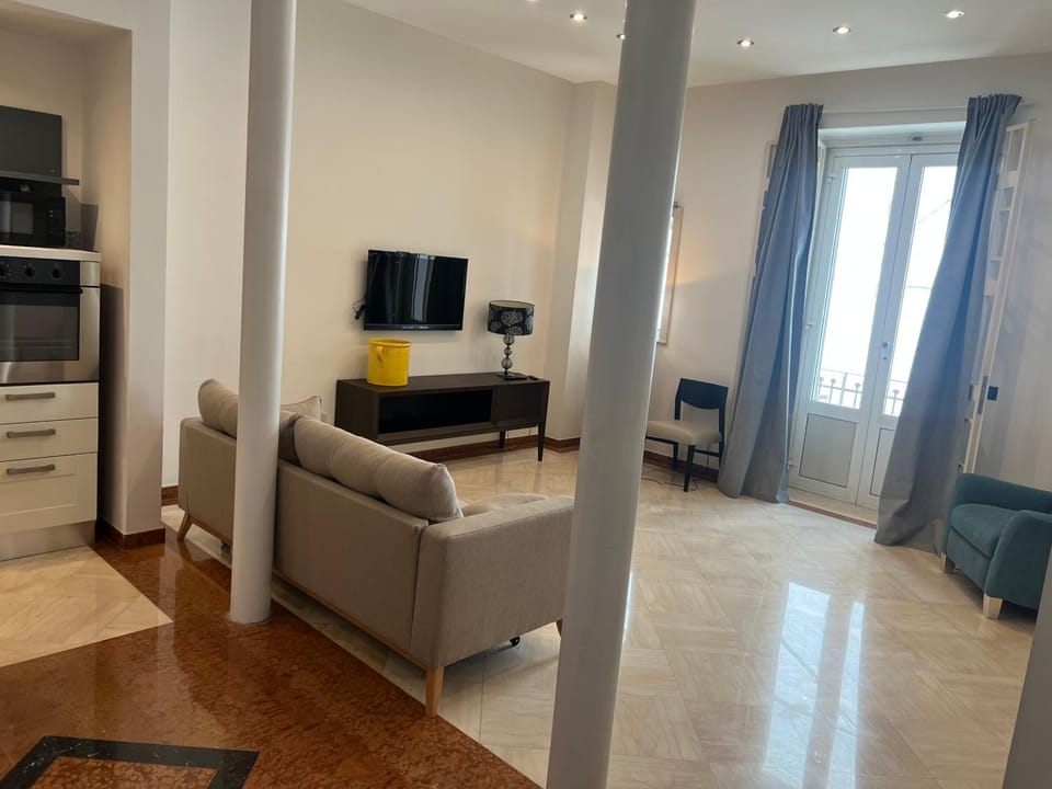 Communal lounge/ TV room, Living room, Seating area