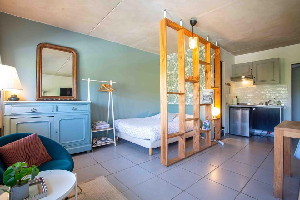 Kitchen or kitchenette, Photo of the whole room, Seating area