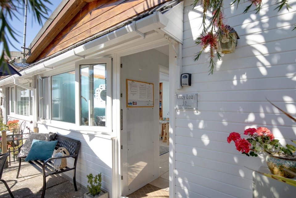 Lucy Lou, charming holiday bungalow in Devon Chalet in Kingswear