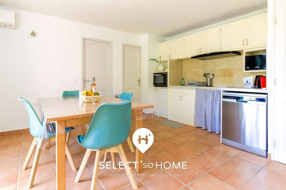Kitchen or kitchenette, Dining area, dishwasher, oven, stove, toaster