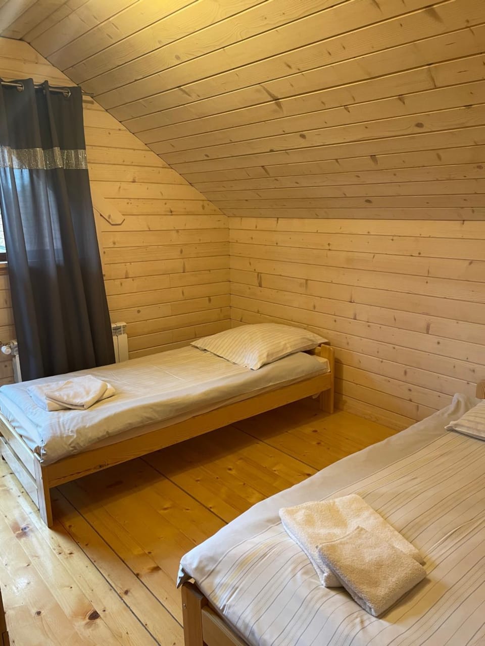 Bed, Photo of the whole room, Bedroom, towels