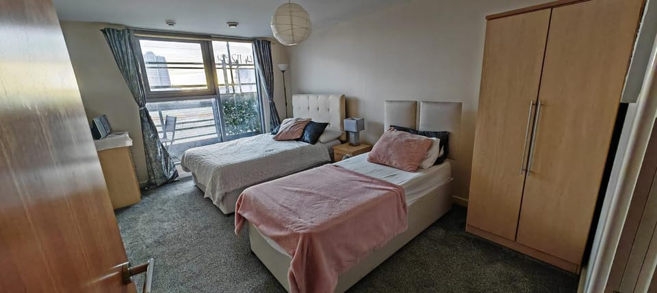 Paramount city view Apartment in Swindon
