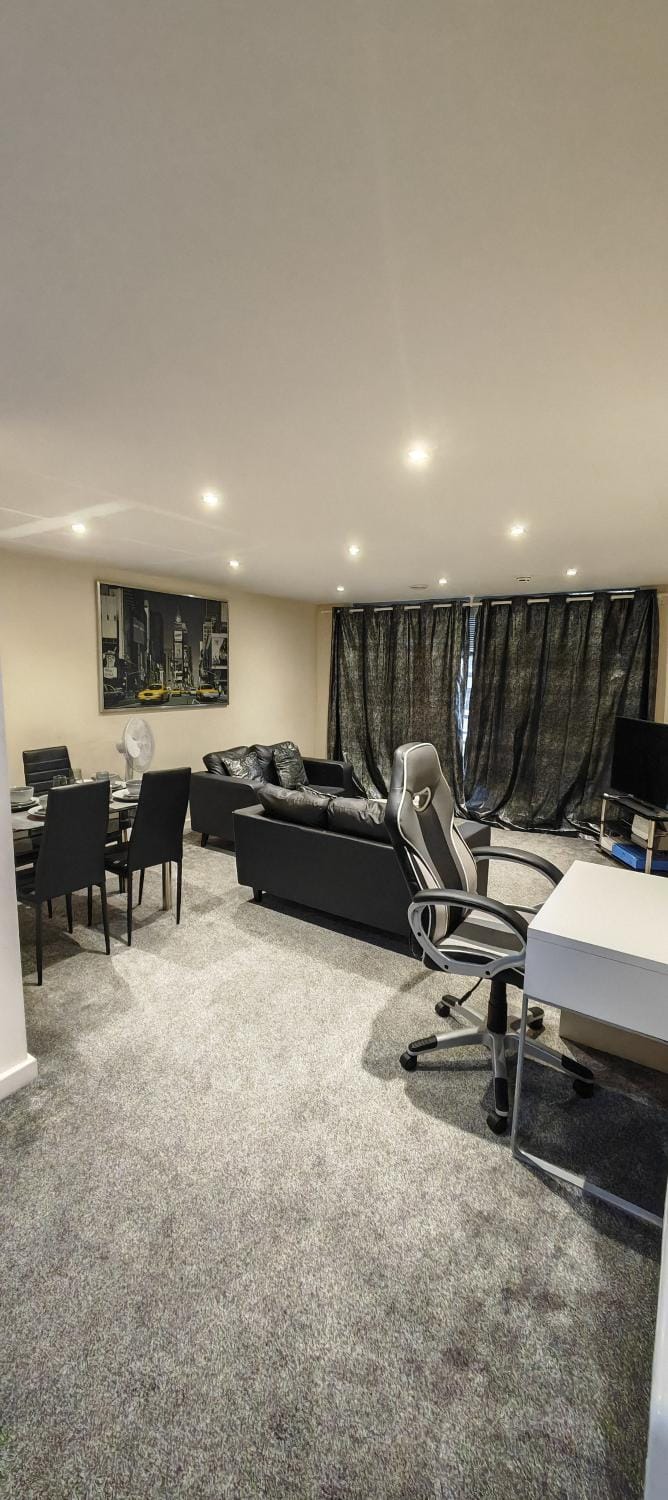 Paramount city view Apartment in Swindon