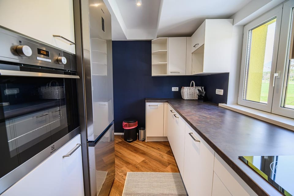 Kitchen or kitchenette, dishwasher