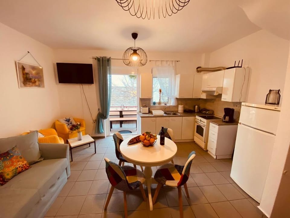 Kitchen or kitchenette, Living room, Dining area