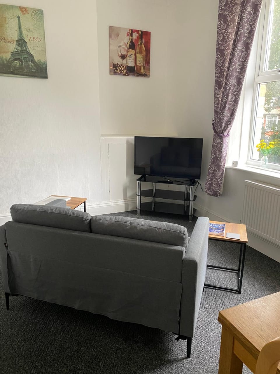 TV and multimedia, Living room, Seating area, Evening entertainment