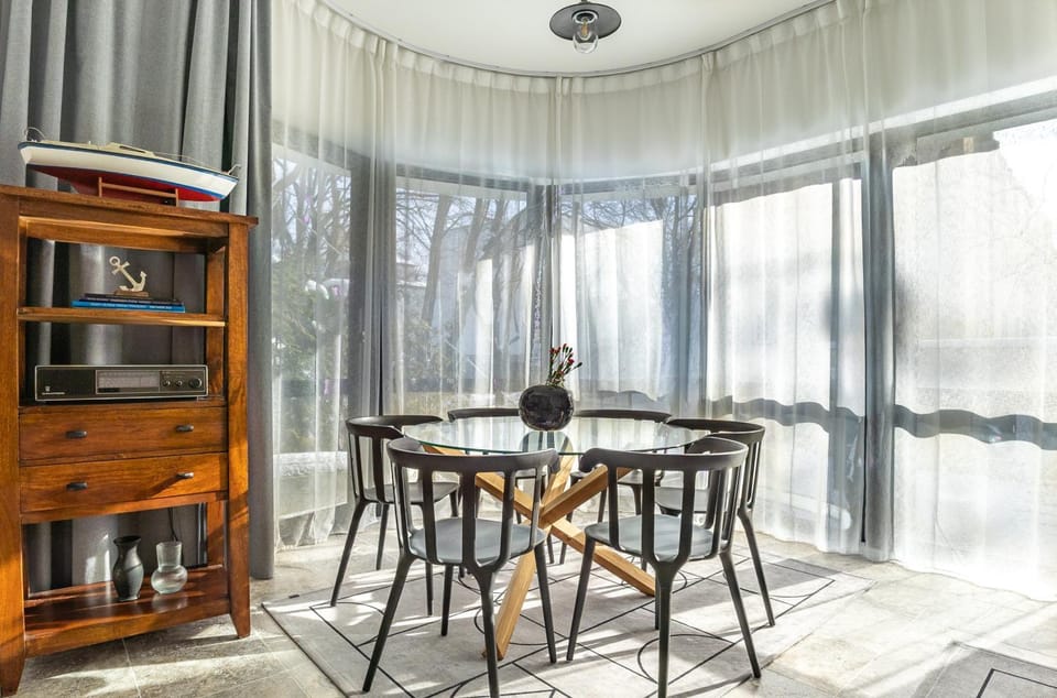 Communal lounge/ TV room, Living room, Dining area, internet, internet, microwave