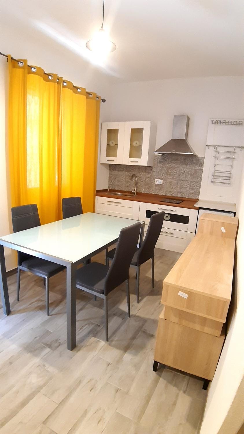 Kitchen or kitchenette, Seating area