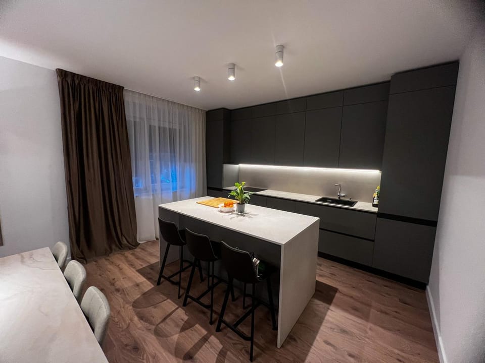 Kitchen or kitchenette, Seating area, Dining area