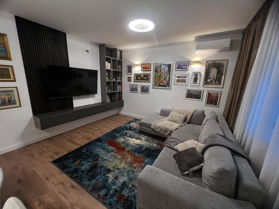 TV and multimedia, Seating area, Evening entertainment