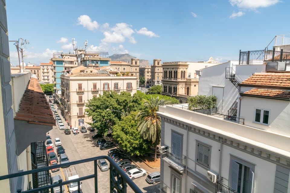 Day, Neighbourhood, Lounge or bar, City view, Street view, Breakfast, Location, Parking, vending machine, laundry