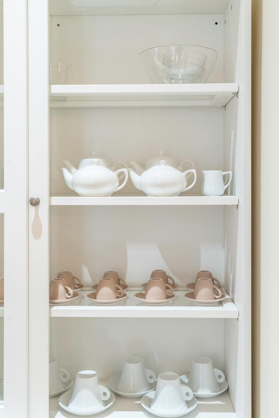 Coffee/tea facilities, Decorative detail, Breakfast, hair dresser, internet, air conditioner, Internal: Not applicable to any particular room