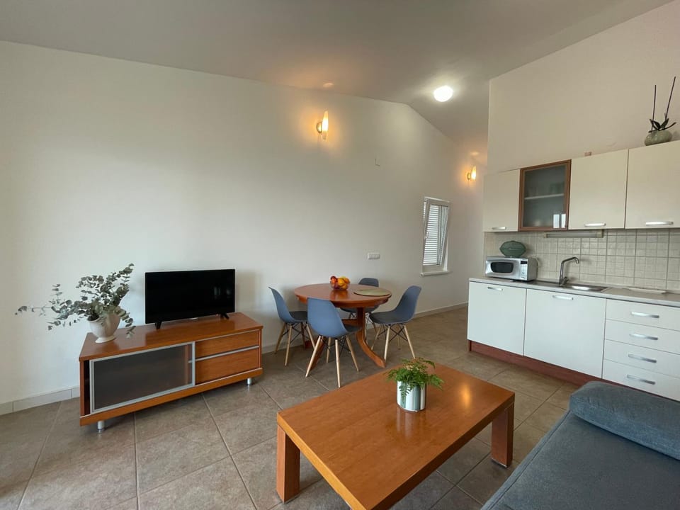 TV and multimedia, Kitchen or kitchenette, Dining area