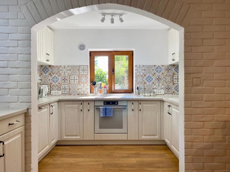 Kitchen or kitchenette, Communal kitchen, pet friendly, kitchen
