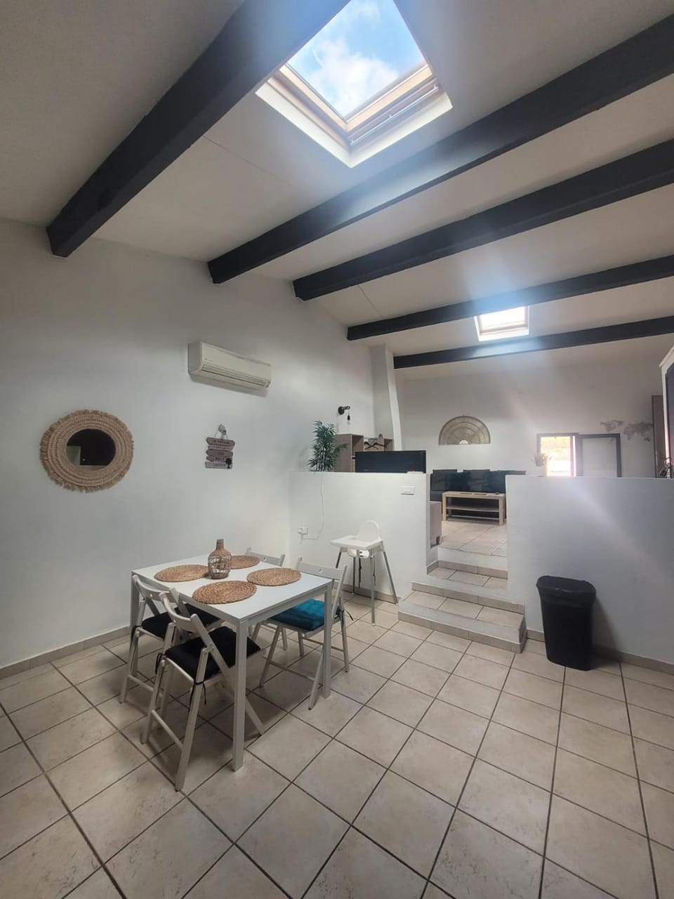 Seating area, Dining area