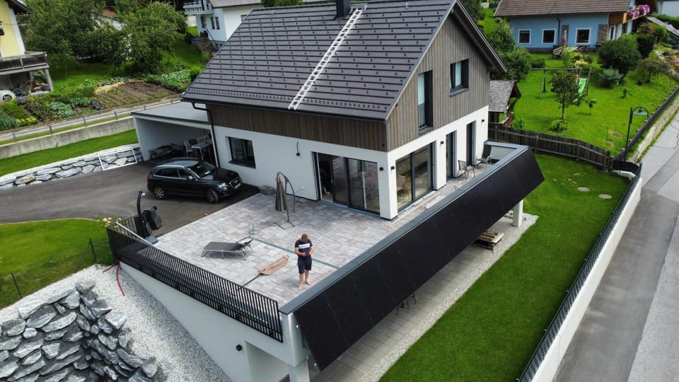 Property building, Bird's eye view, Garden, Parking
