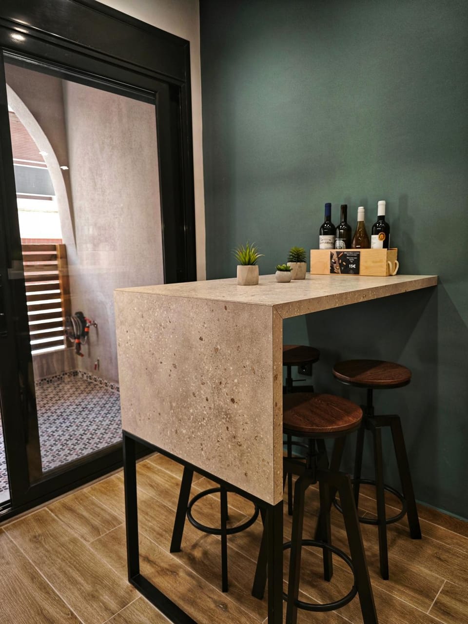 Coffee/tea facilities, Kitchen or kitchenette, Dining area