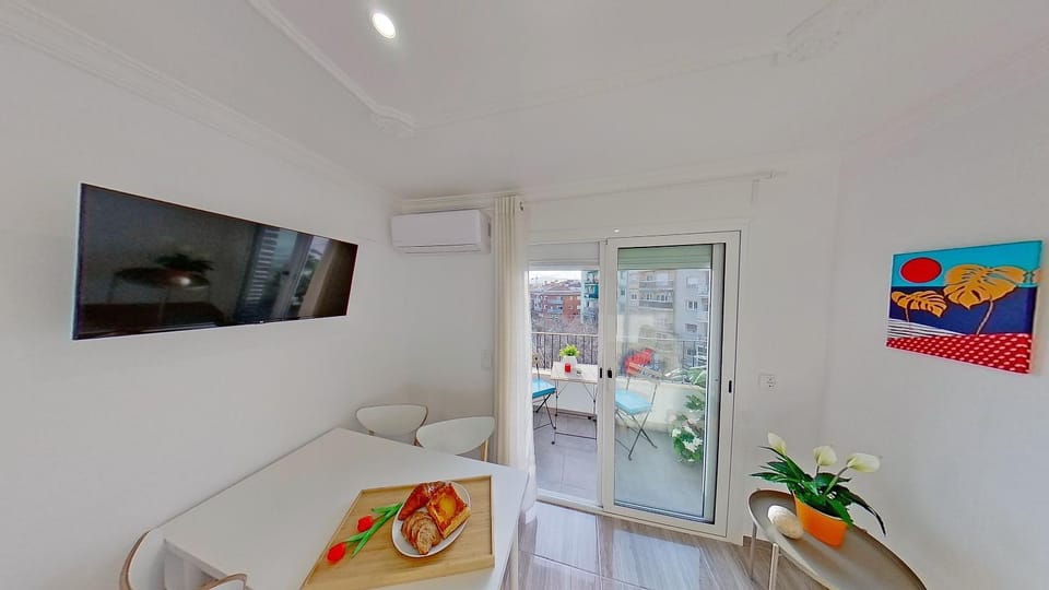 TV and multimedia, Balcony/Terrace, Living room, Seating area, Dining area