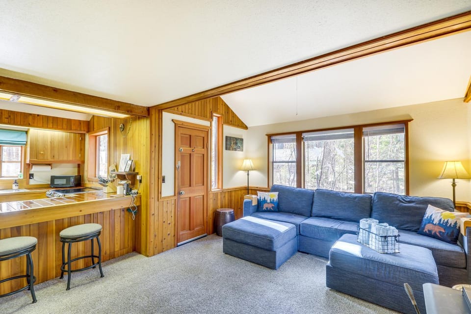 'Griz Den' Cabin w/ 2 King Beds Near Glacier! Cabin in Hungry Horse