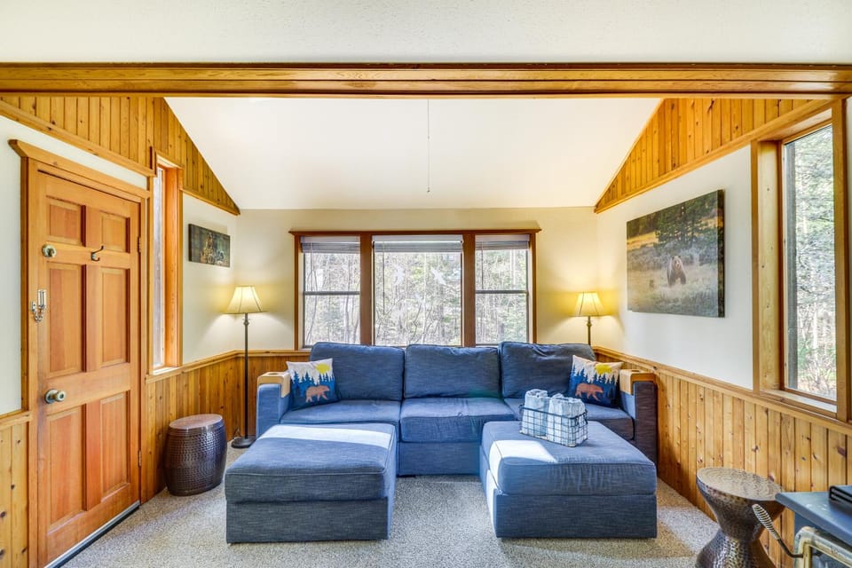 'Griz Den' Cabin w/ 2 King Beds Near Glacier! Cabin in Hungry Horse