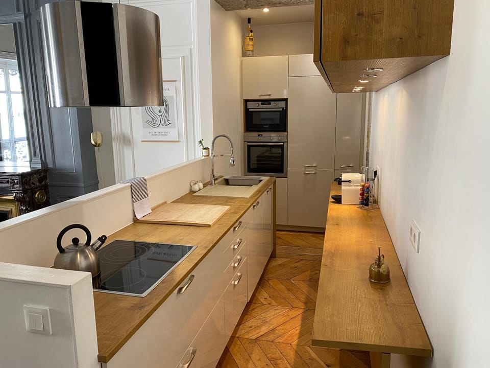 Kitchen or kitchenette