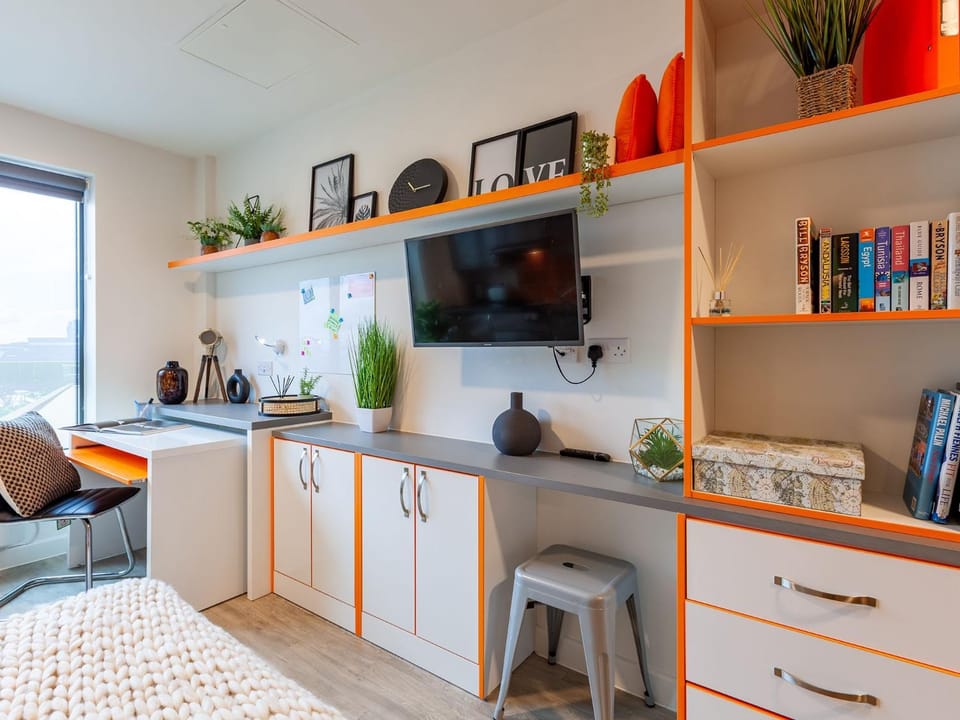 TV and multimedia, Photo of the whole room, hair dresser