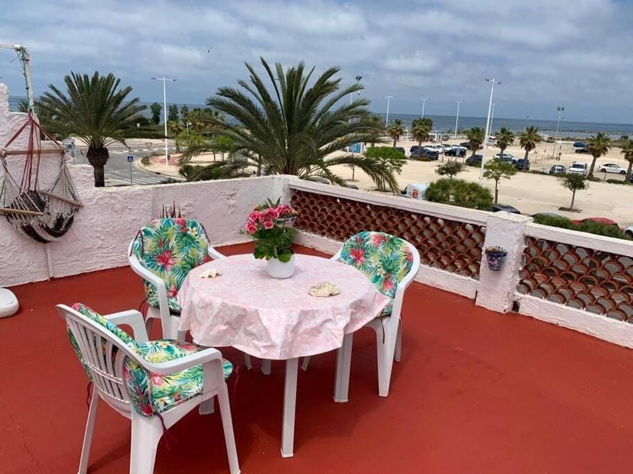 View (from property/room), Balcony/Terrace, Seating area, Dining area, Sea view