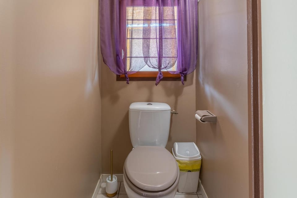 Bathroom, Living room